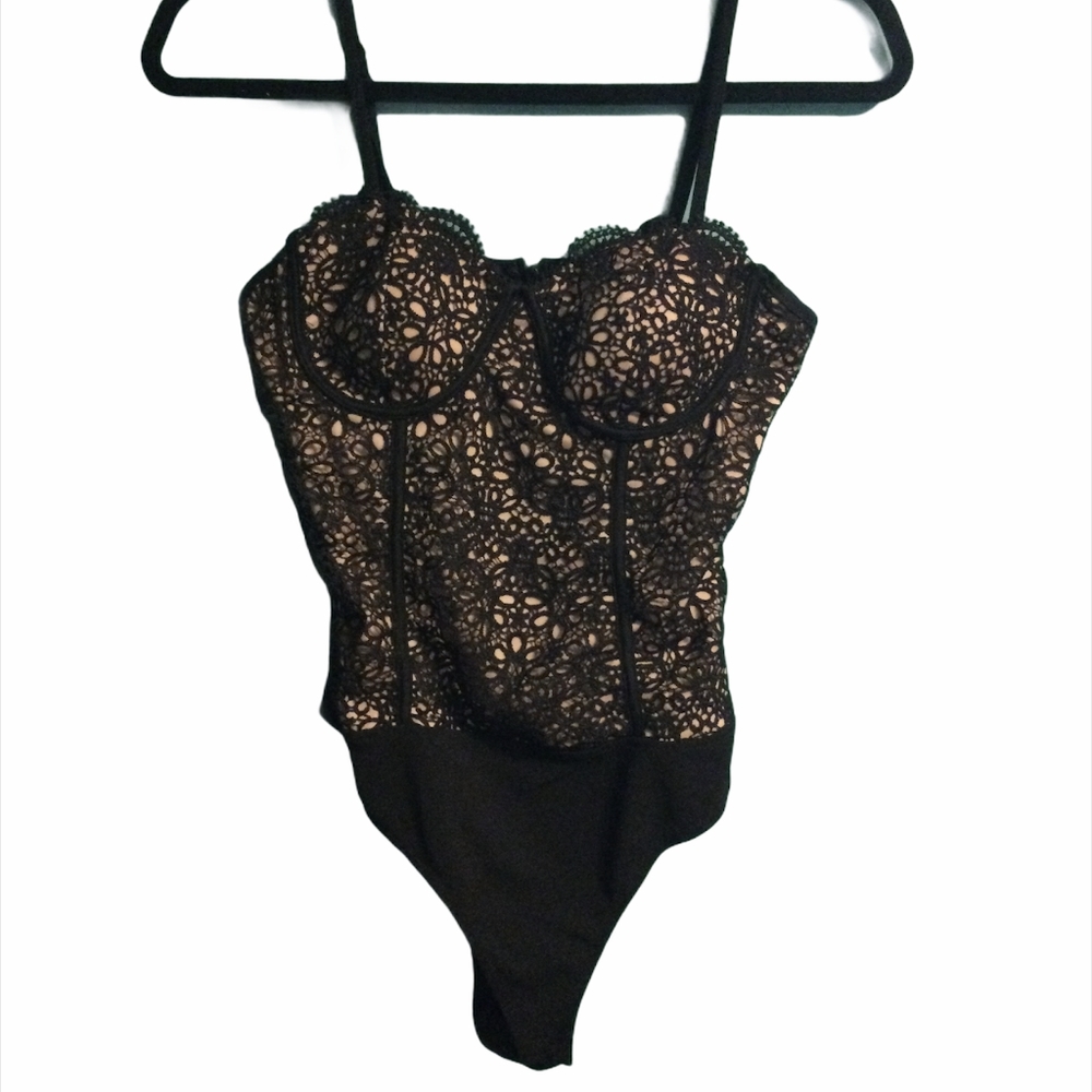 Bodysuit with nude unerlay